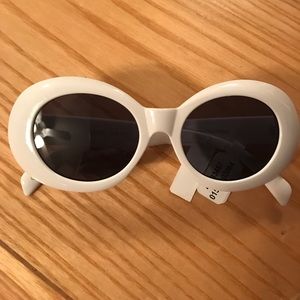Urban Outfitters Venice Oval Sunglasses